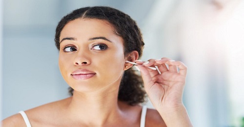 خطأ نقترفه جميعاً.. احذر أعواد القطن لتنظيف الأذن